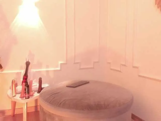 Live sex webcam photo for taylor-anastasia #291560258