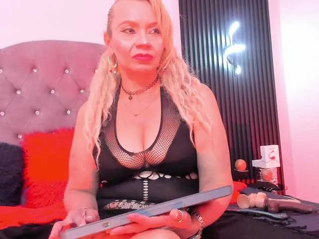 Live sex webcam photo for taylor-anastasia #293141953