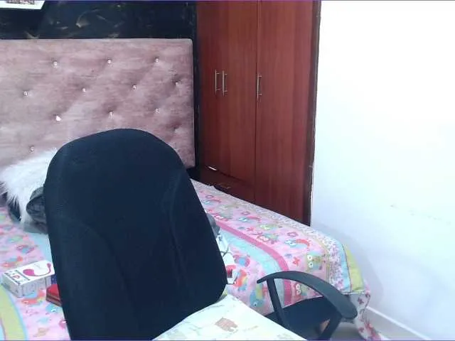 Live sex webcam photo for taylor-hot-xx #274243053