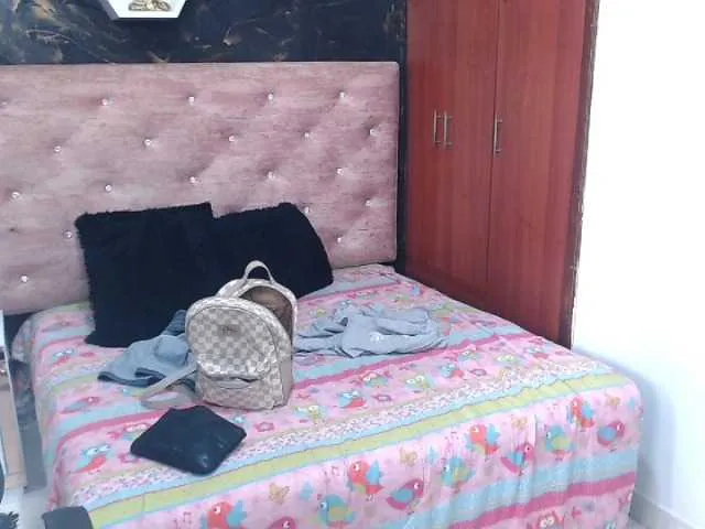 Live sex webcam photo for taylor-hot-xx #274779490