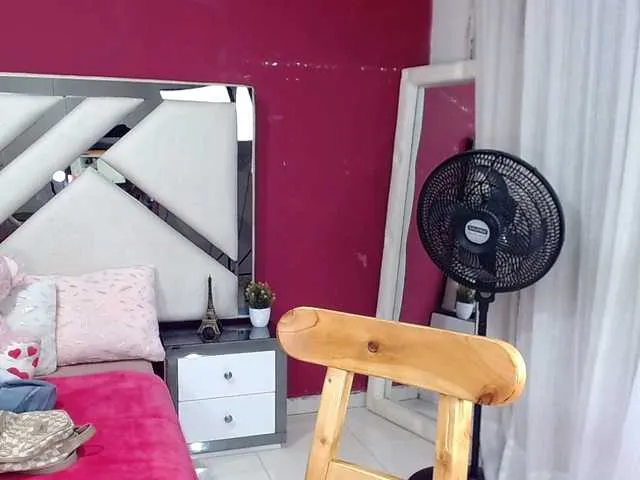 Live sex webcam photo for taylor-hot-xx #275648940