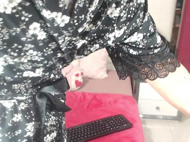 Live sex webcam photo for taylor-hot-xx #275944800