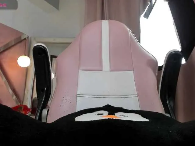 Live sex webcam photo for taylor-hot-xx #291165069