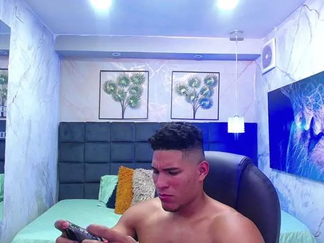 Live sex webcam photo for teddyfit19cm #275553364