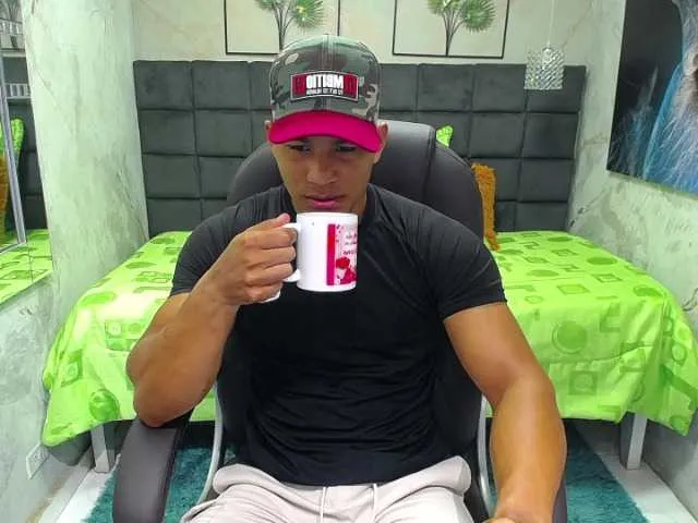 Live sex webcam photo for teddyfit19cm #275631489