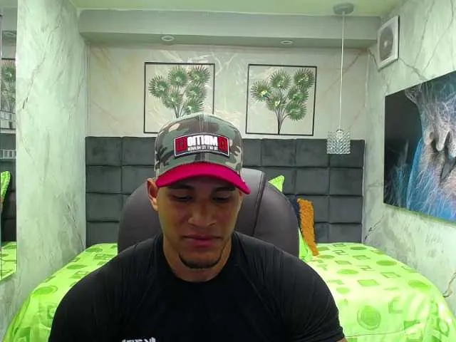 Live sex webcam photo for teddyfit19cm #275633221