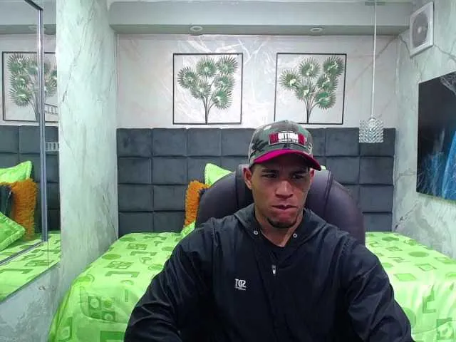 Live sex webcam photo for teddyfit19cm #275639022