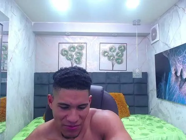 Live sex webcam photo for teddyfit19cm #275664005