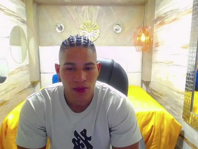 Live sex webcam photo for teddyfit19cm #275924497