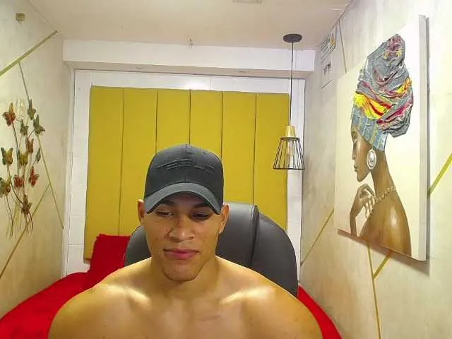 Live sex webcam photo for teddyfit19cm #276313177