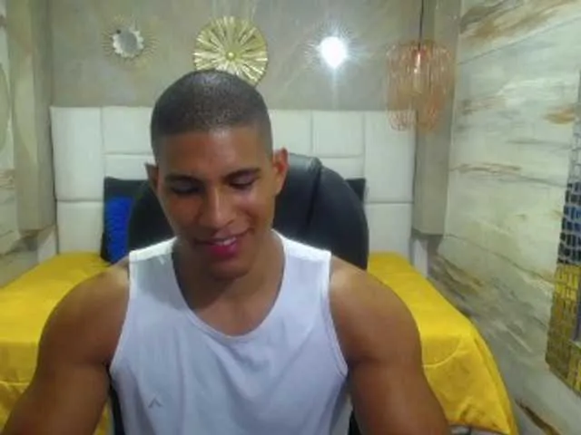 Live sex webcam photo for teddyfit19cm #276847164