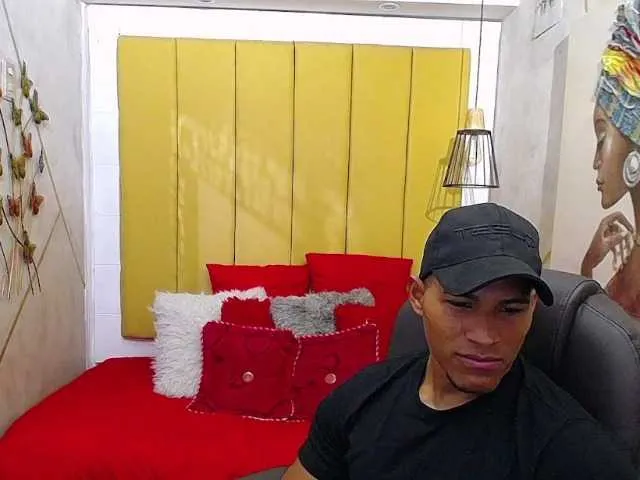 Live sex webcam photo for teddyfit19cm #277278394