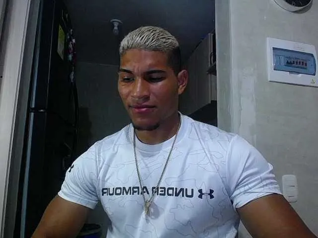 Live sex webcam photo for teddyfit19cm #277432141