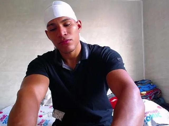 Live sex webcam photo for teddyfit19cm #290661032