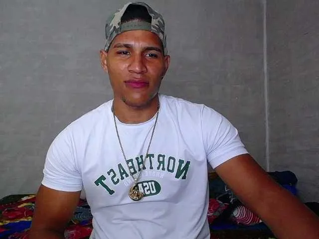 Live sex webcam photo for teddyfit19cm #290679938