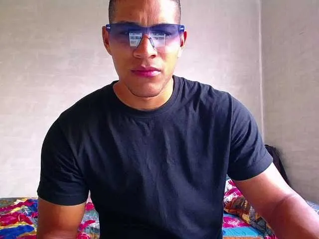 Live sex webcam photo for teddyfit19cm #290702226