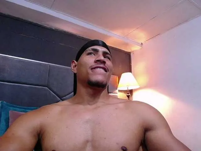 Live sex webcam photo for teddyfit19cm #291563676