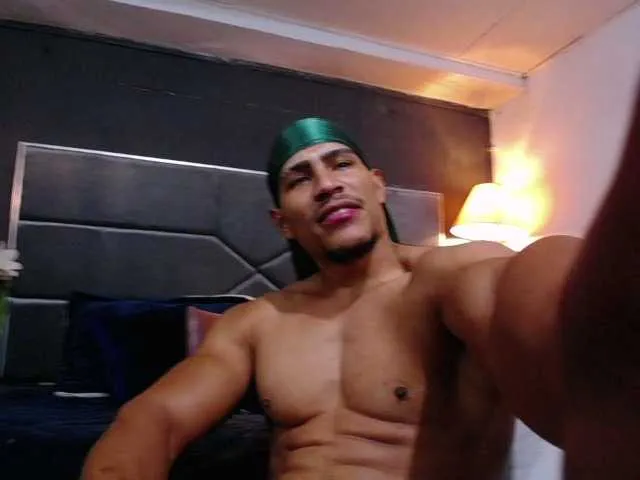 Live sex webcam photo for teddyfit19cm #291708302