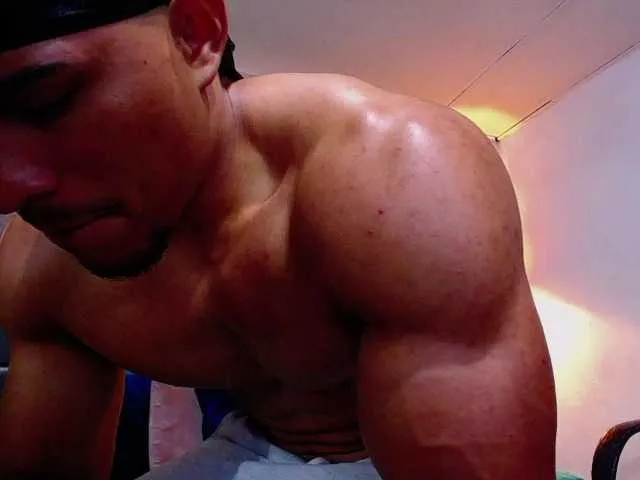 Live sex webcam photo for teddyfit19cm #292680062
