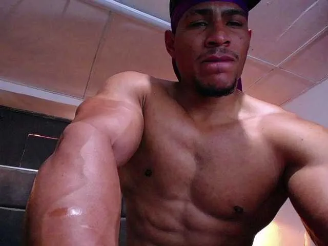Live sex webcam photo for teddyfit19cm #293013311