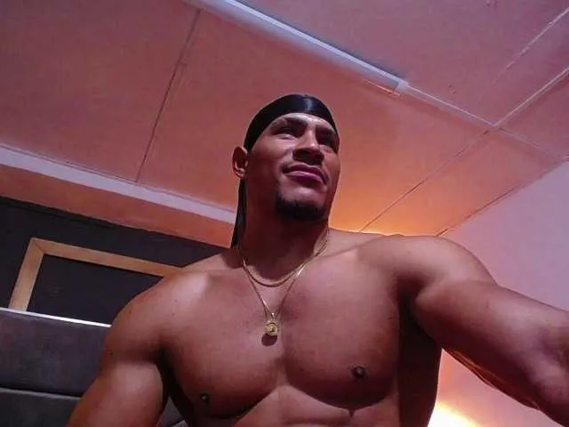 Live sex webcam photo for teddyfit19cm #293407250