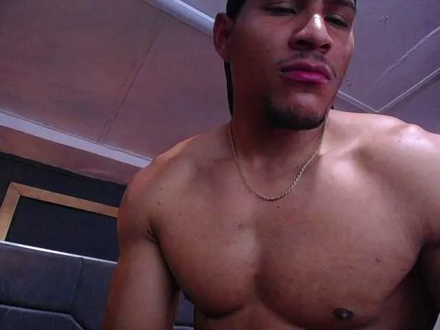 Live sex webcam photo for teddyfit19cm #293785212