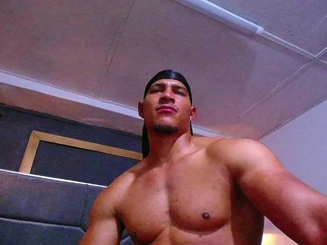 Live sex webcam photo for teddyfit19cm #293974872
