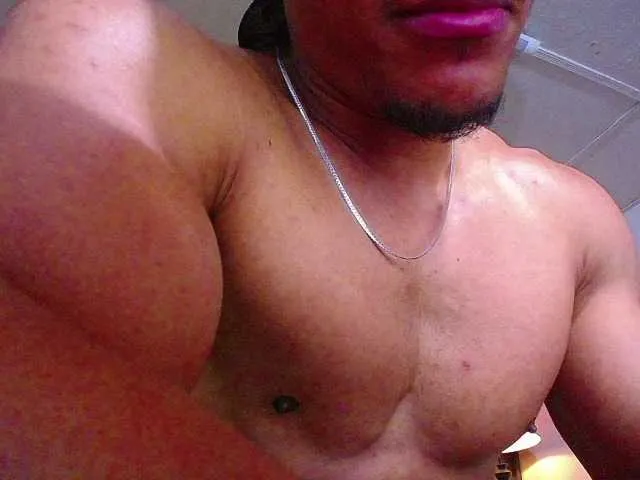 Live sex webcam photo for teddyfit19cm #293993546
