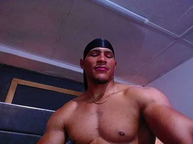 Live sex webcam photo for teddyfit19cm #294070095