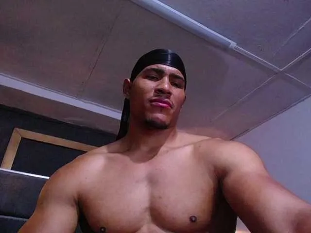 Live sex webcam photo for teddyfit19cm #294102150