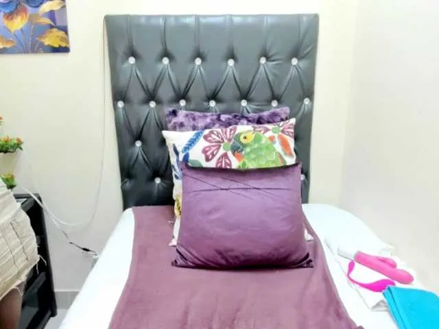 Live sex webcam photo for temptressqeen #291567539