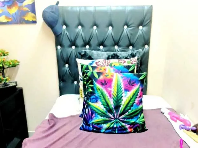 Live sex webcam photo for temptressqeen #292689652
