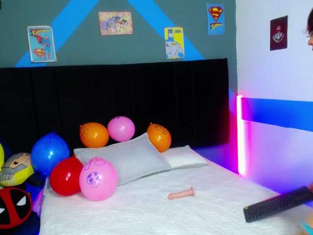 Live sex webcam photo for the-redboy #275658433