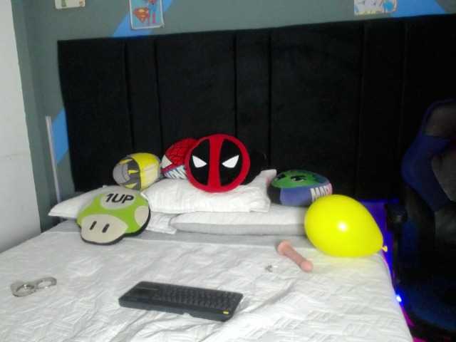 Live sex webcam photo for the-redboy #275695014