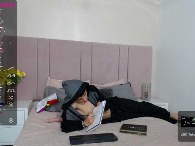 Live sex webcam photo for the-redboy #275919929