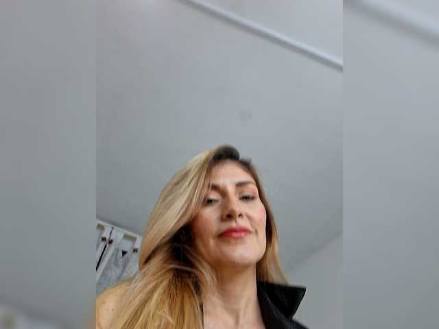 Live sex webcam photo for the-skinny #291950950