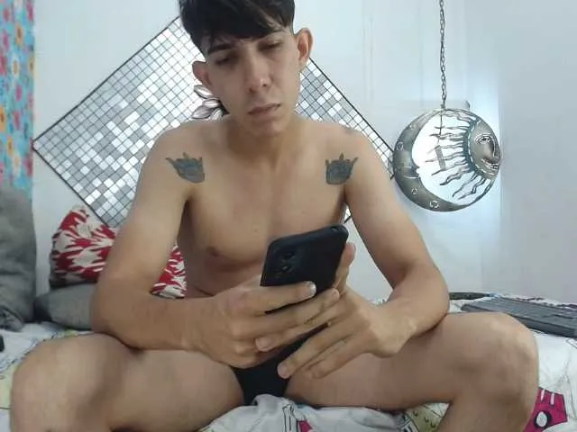 Live sex webcam photo for the-skinnyhot #278083971