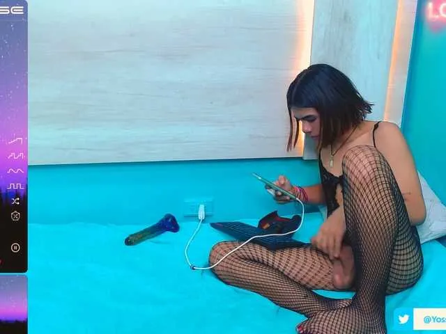 Live sex webcam photo for the4fantastic #275562196