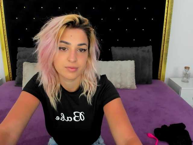 Live sex webcam photo for Theajoy #275989193