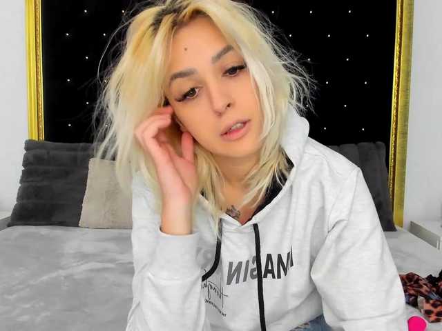 Live sex webcam photo for Theajoy #276457898