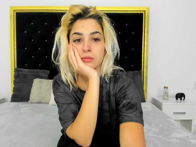 Live sex webcam photo for Theajoy #276577622