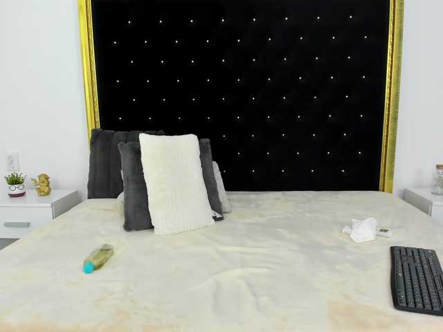 Live sex webcam photo for Theajoy #276683263