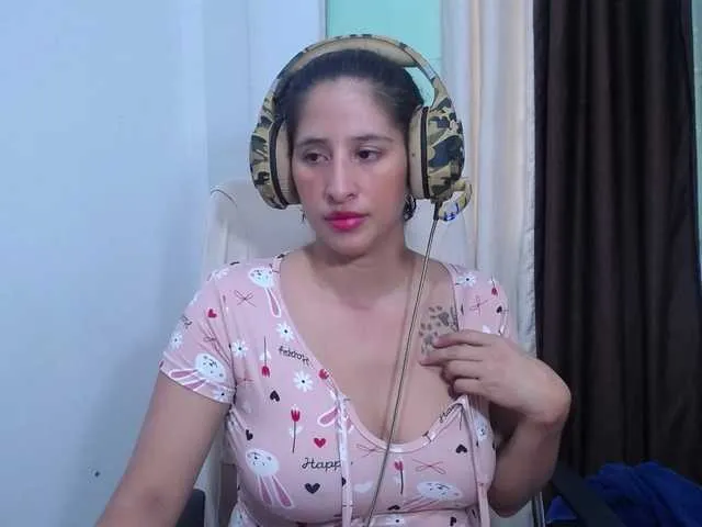 Live sex webcam photo for thelesbianhot #276538396