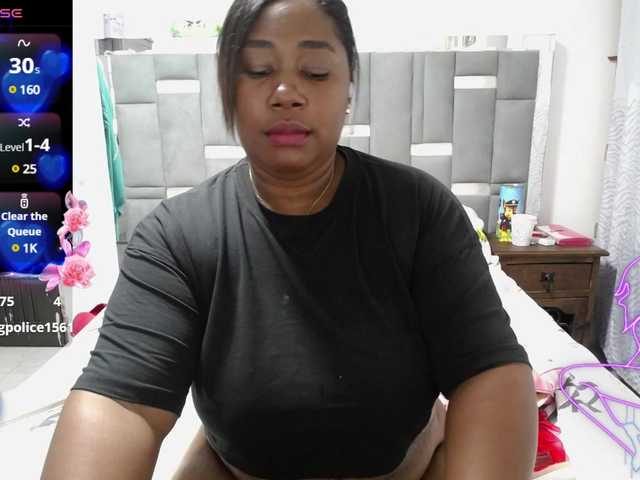 Live sex webcam photo for thickebonymilf #290956836