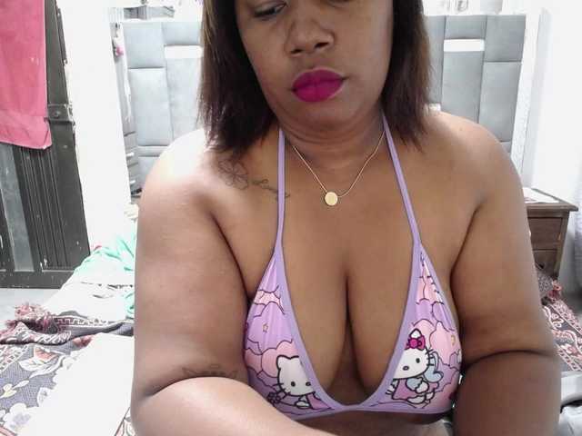 Live sex webcam photo for thickebonymilf #291351568