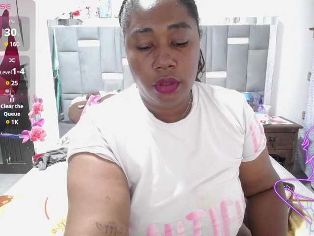 Live sex webcam photo for thickebonymilf #291437641