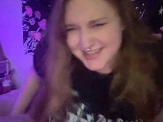 Live sex webcam photo for thickgingergoddess #290789476