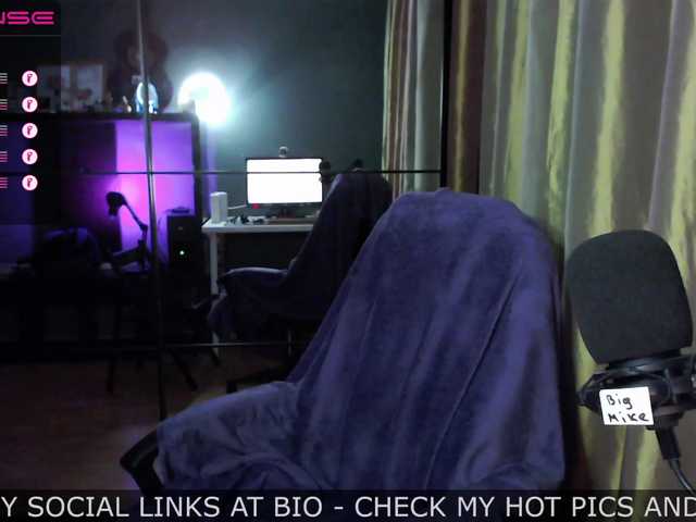 Live sex webcam photo for this-is-andy #274443901