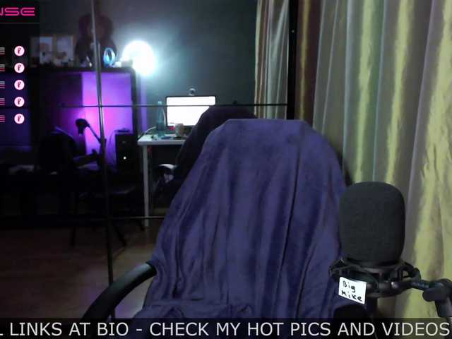 Live sex webcam photo for this-is-andy #274463241