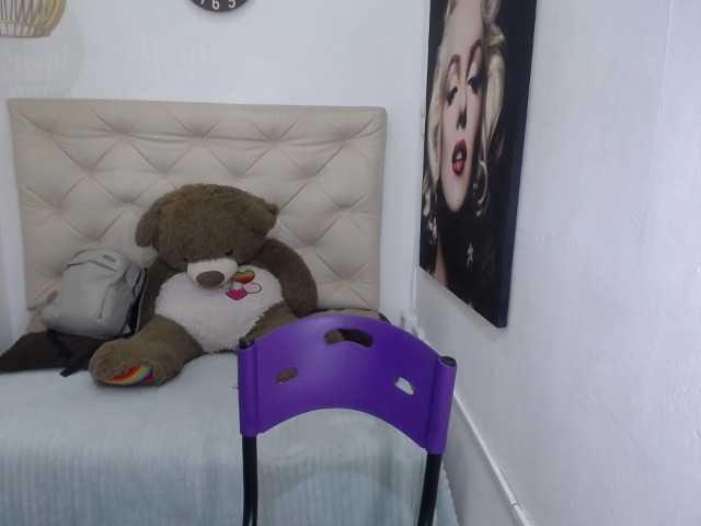 Live sex webcam photo for tiffany-01 #273641088